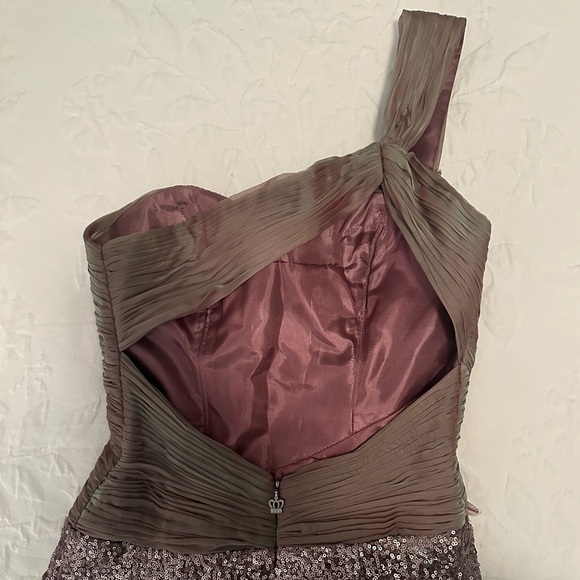 Formal Dress - Size 4 - Picture 4 of 6